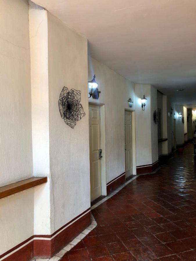 Hotel Inn Galerias Агуаскалиентес Екстериор снимка
