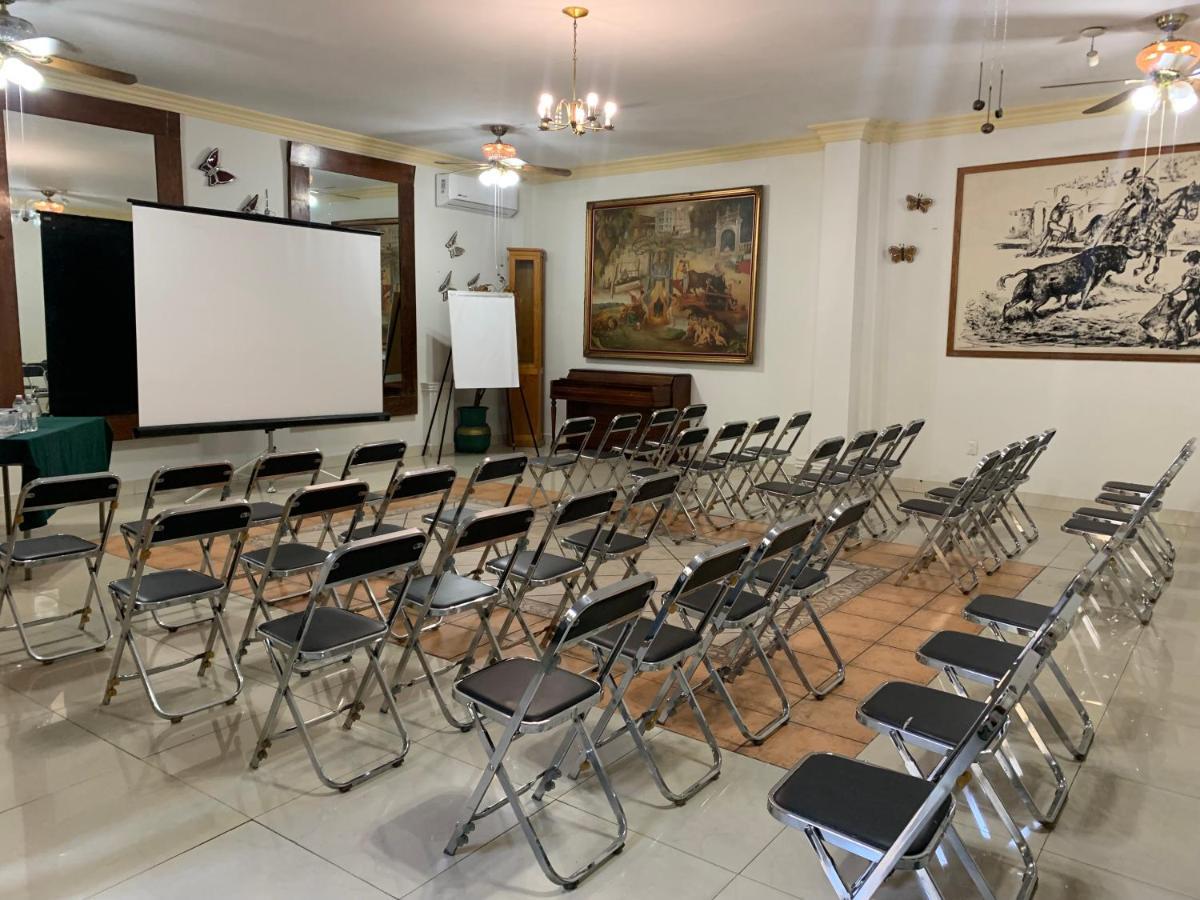 Hotel Inn Galerias Агуаскалиентес Екстериор снимка