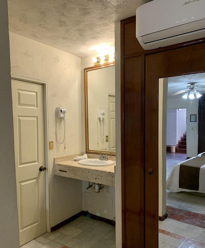 Hotel Inn Galerias Агуаскалиентес Екстериор снимка