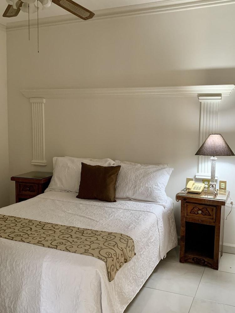 Hotel Inn Galerias Агуаскалиентес Екстериор снимка