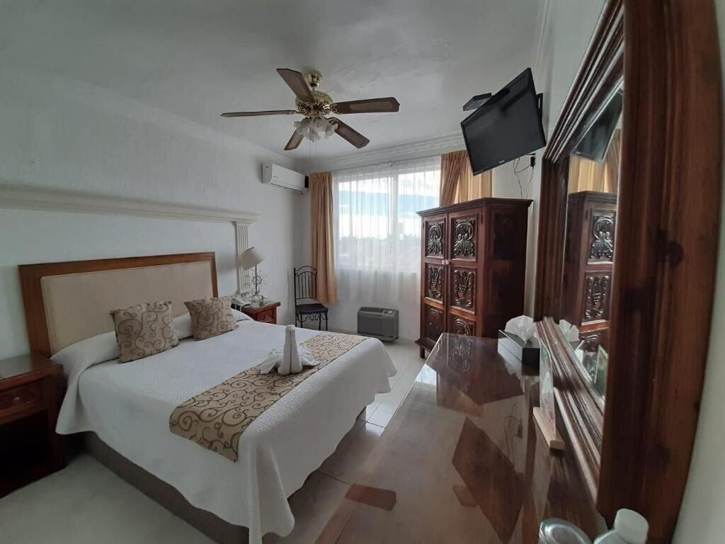 Hotel Inn Galerias Агуаскалиентес Екстериор снимка