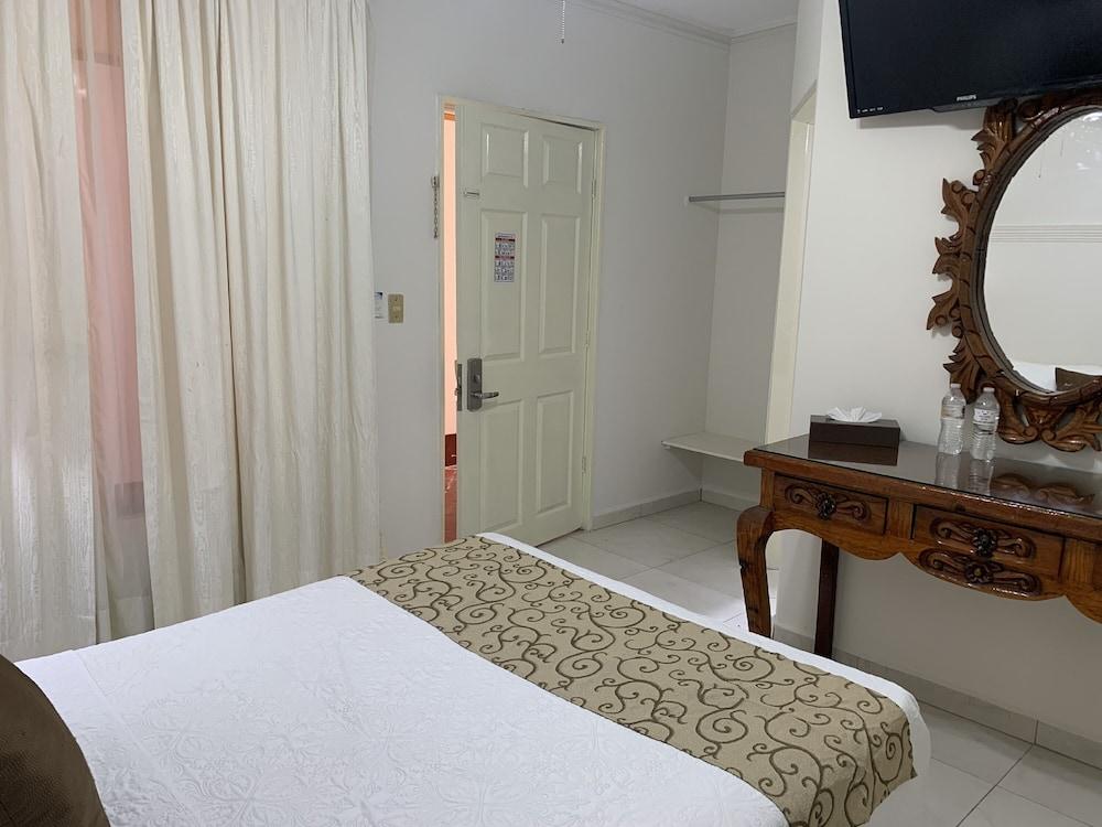 Hotel Inn Galerias Агуаскалиентес Екстериор снимка