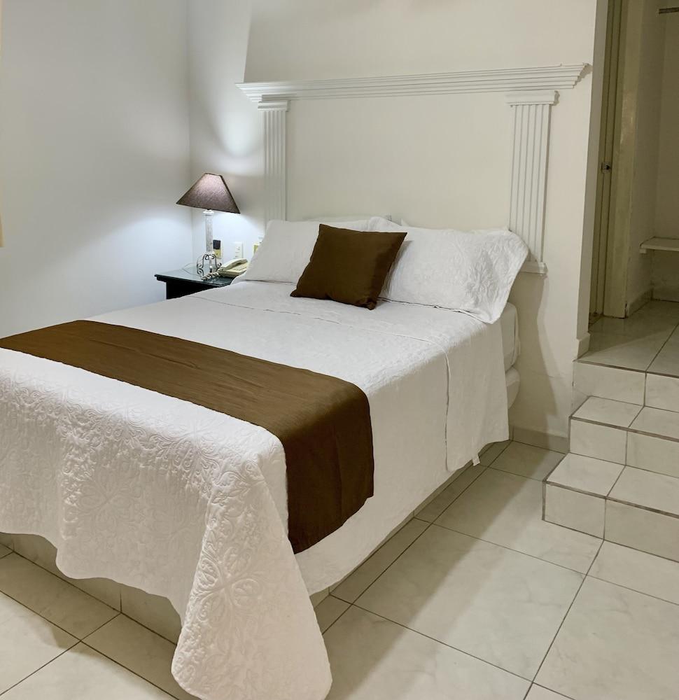 Hotel Inn Galerias Агуаскалиентес Екстериор снимка