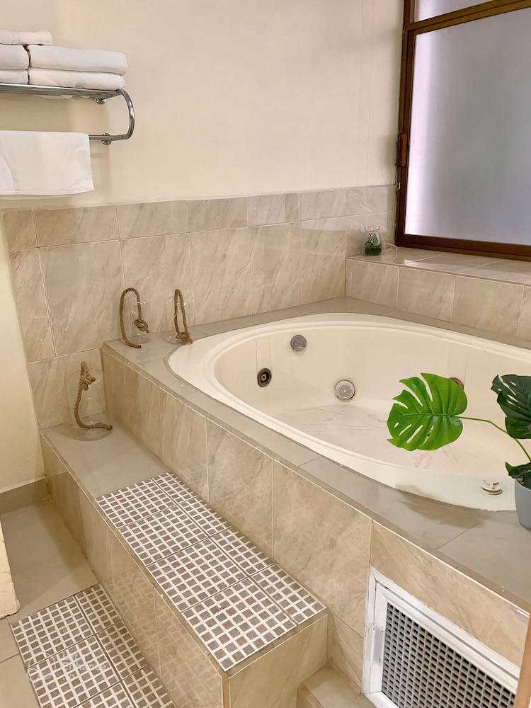 Hotel Inn Galerias Агуаскалиентес Екстериор снимка